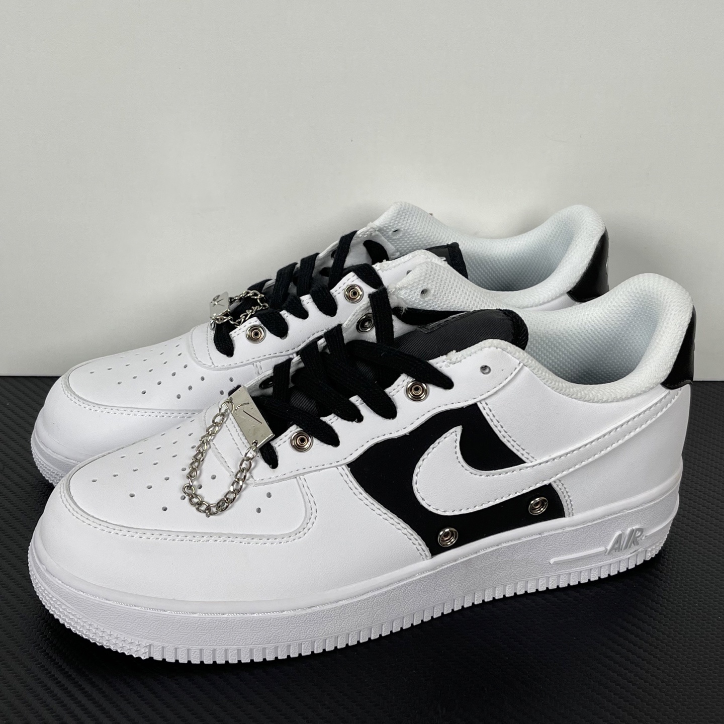 特价
【纯原】!NK Air Force 1 Low ‘07 空军一号低帮经典板鞋 黑白!
货号