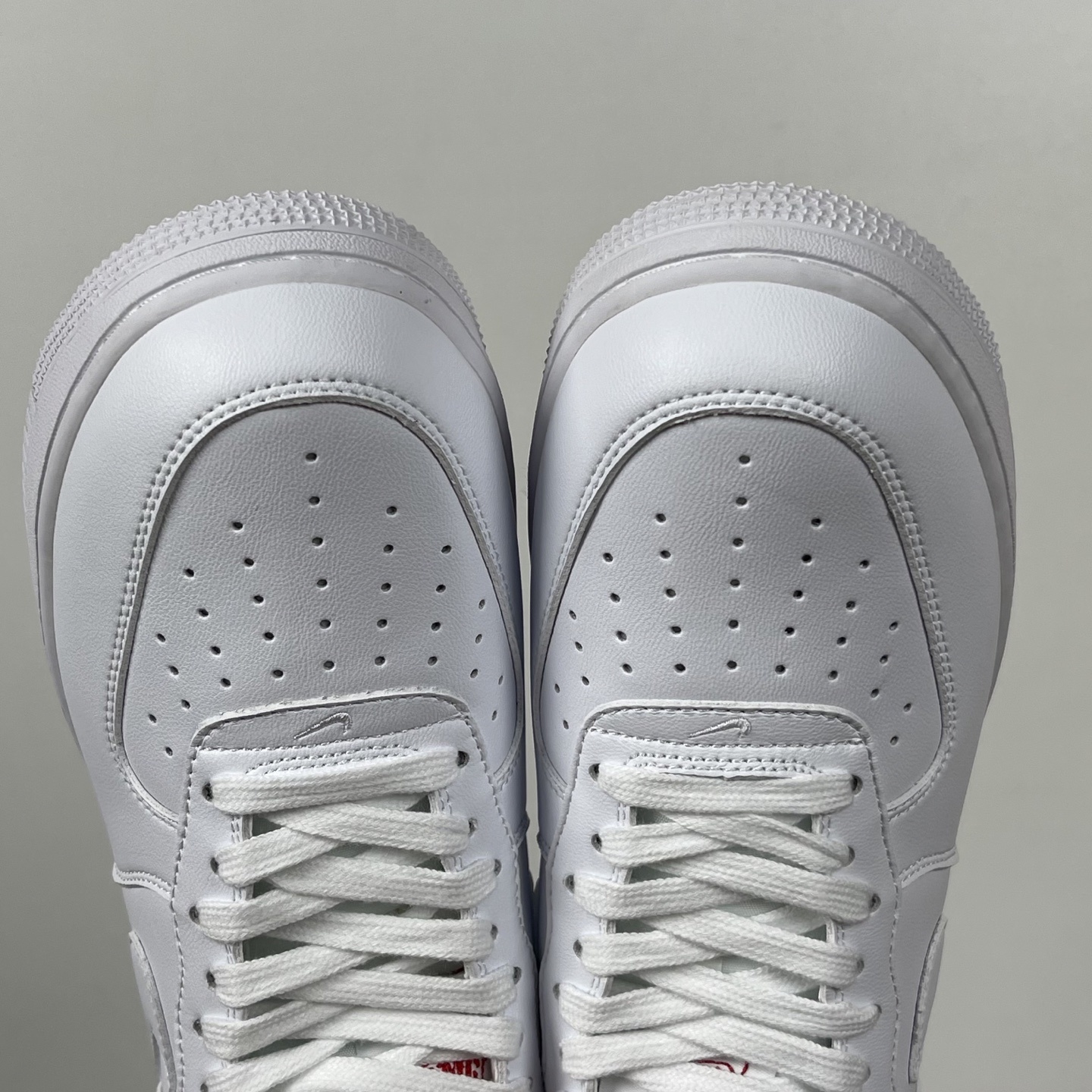 特价
【纯原】!NK Air Force 1 Low ‘07 空军一号低帮经典板鞋 白玫瑰!
货