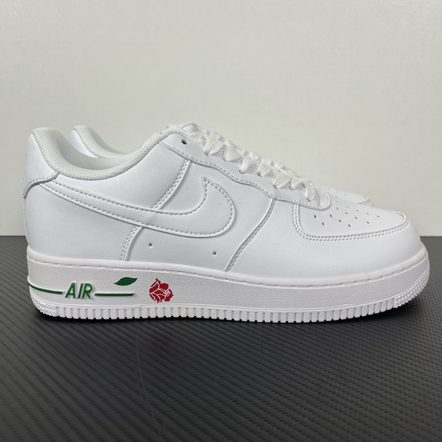 特价
【纯原】!NK Air Force 1 Low ‘07 空军一号低帮经典板鞋 白玫瑰!
货