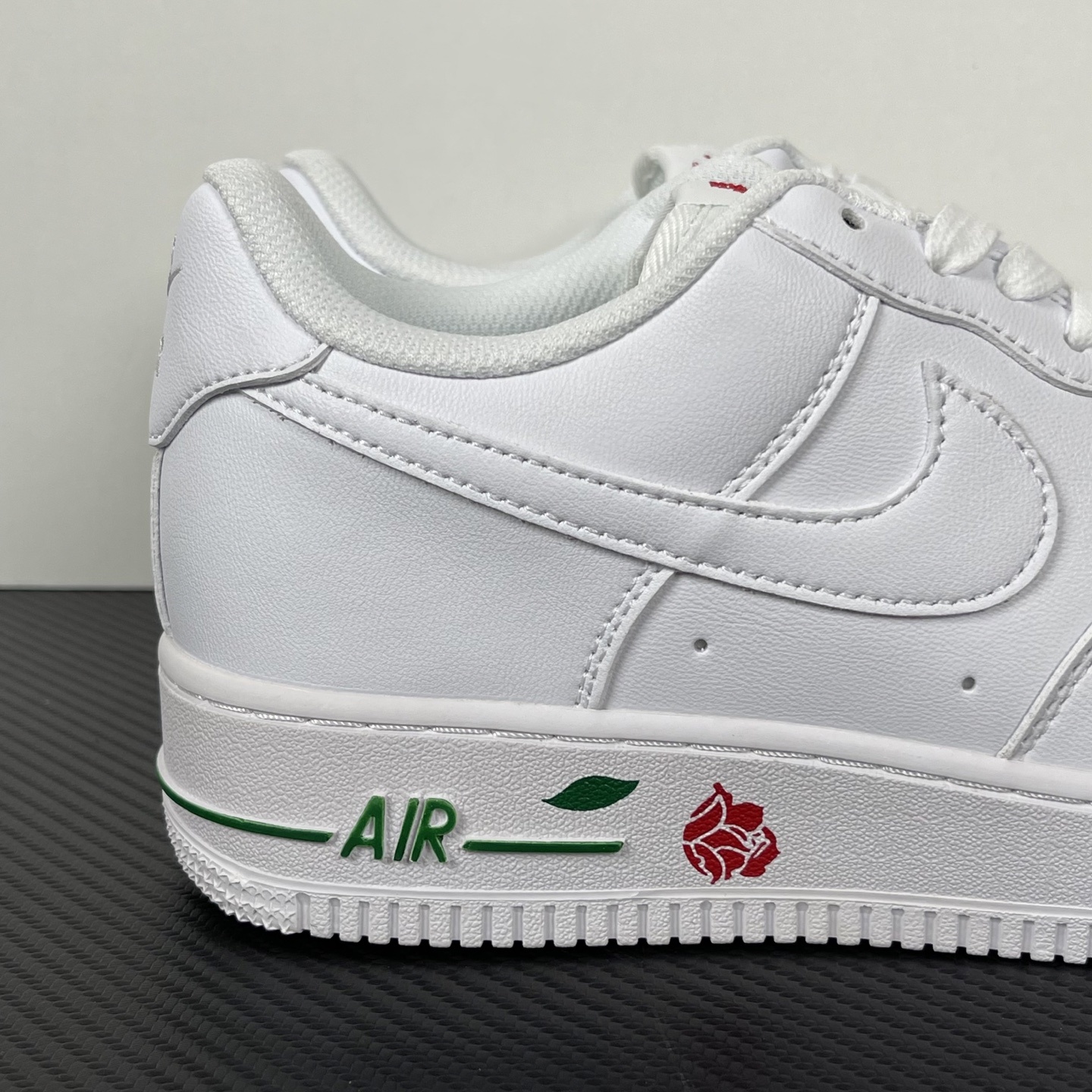 特价
【纯原】!NK Air Force 1 Low ‘07 空军一号低帮经典板鞋 白玫瑰!
货