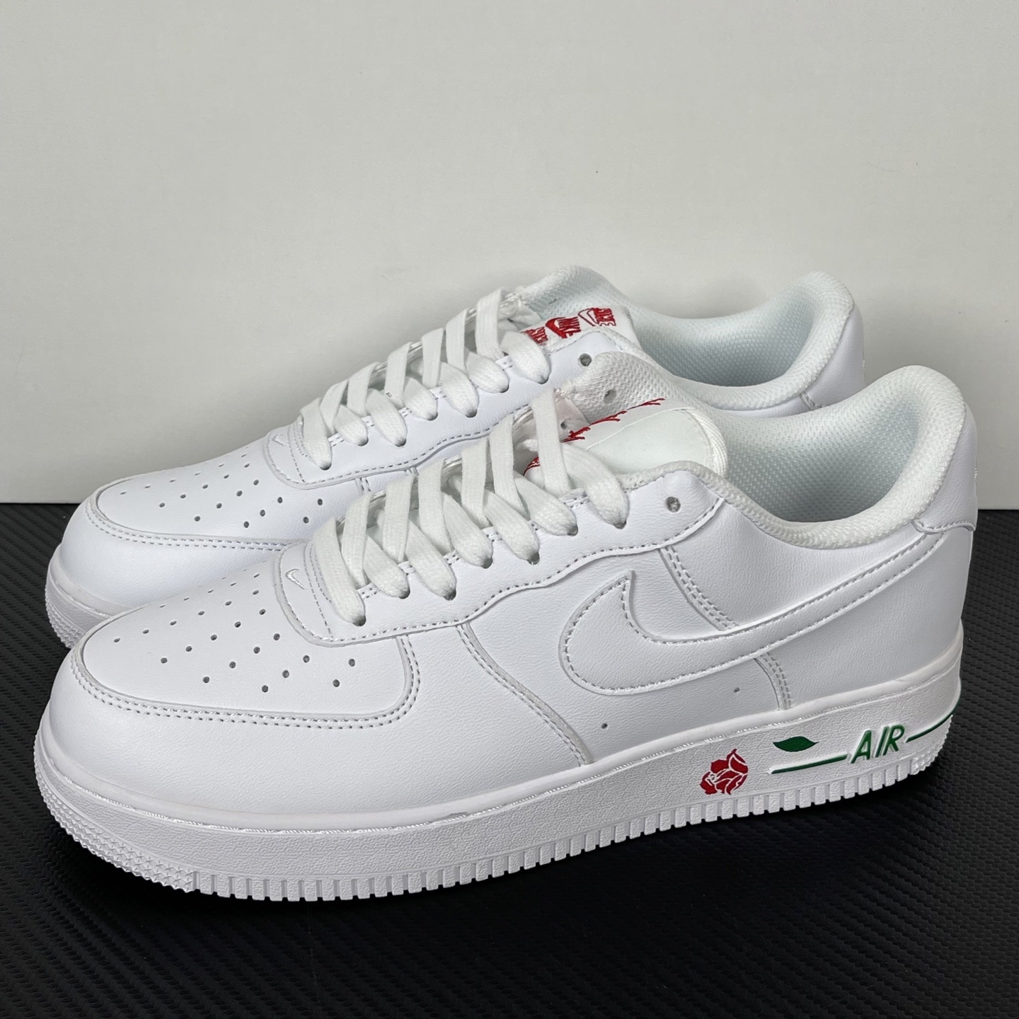 特价
【纯原】!NK Air Force 1 Low ‘07 空军一号低帮经典板鞋 白玫瑰!
货
