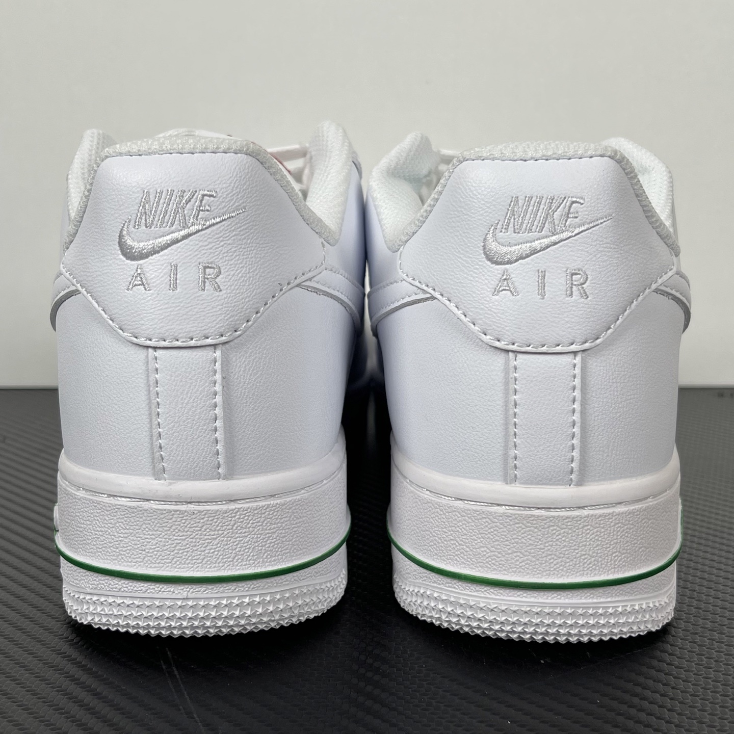 特价
【纯原】!NK Air Force 1 Low ‘07 空军一号低帮经典板鞋 白玫瑰!
货