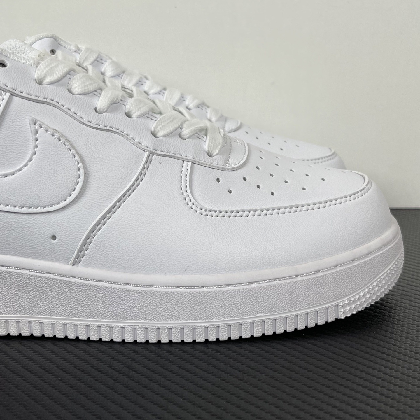 特价
【纯原】!NK Air Force 1 Low ‘07 空军一号低帮经典板鞋 白玫瑰!
货