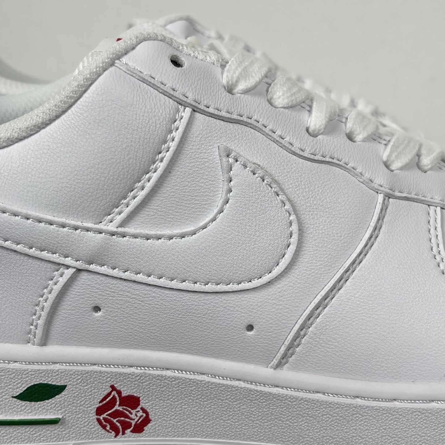 特价
【纯原】!NK Air Force 1 Low ‘07 空军一号低帮经典板鞋 白玫瑰!
货