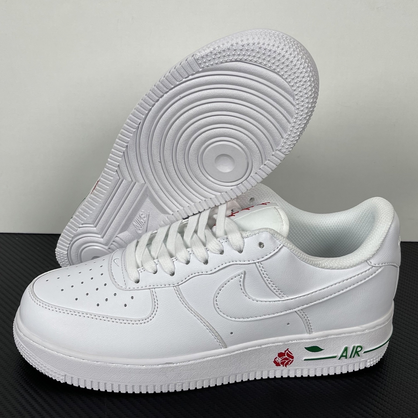 特价
【纯原】!NK Air Force 1 Low ‘07 空军一号低帮经典板鞋 白玫瑰!
货