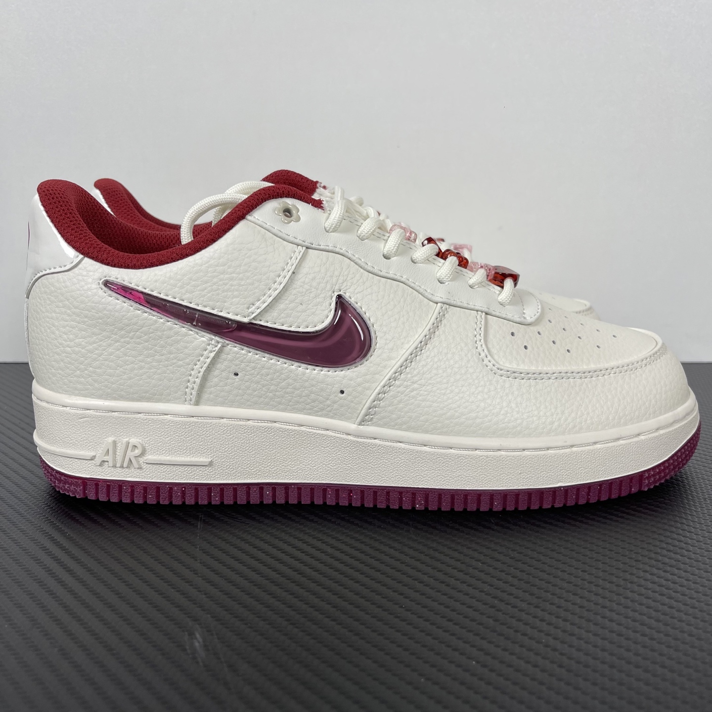 特价    
【纯原】！NK Air Force 1 Low ‘07 空军一号低帮经典板鞋 情人节限定！