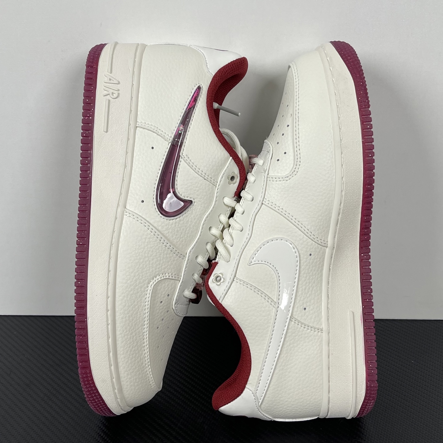 特价    
【纯原】！NK Air Force 1 Low ‘07 空军一号低帮经典板鞋 情人节限定！