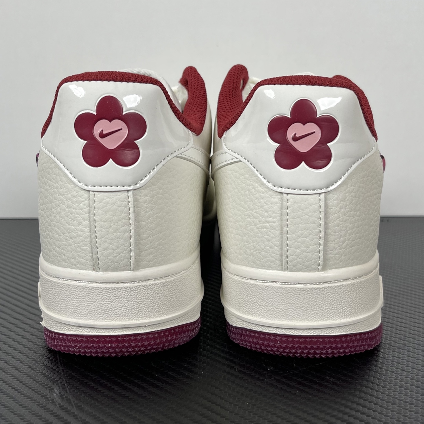 特价    
【纯原】！NK Air Force 1 Low ‘07 空军一号低帮经典板鞋 情人节限定！