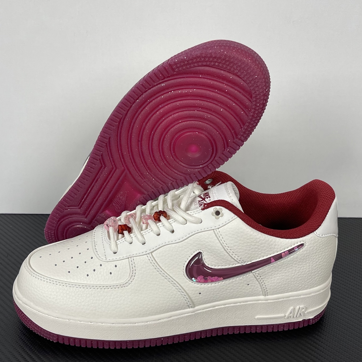 特价    
【纯原】！NK Air Force 1 Low ‘07 空军一号低帮经典板鞋 情人节限定！