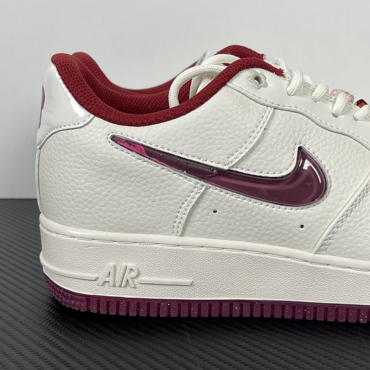 特价    
【纯原】！NK Air Force 1 Low ‘07 空军一号低帮经典板鞋 情人节限定！