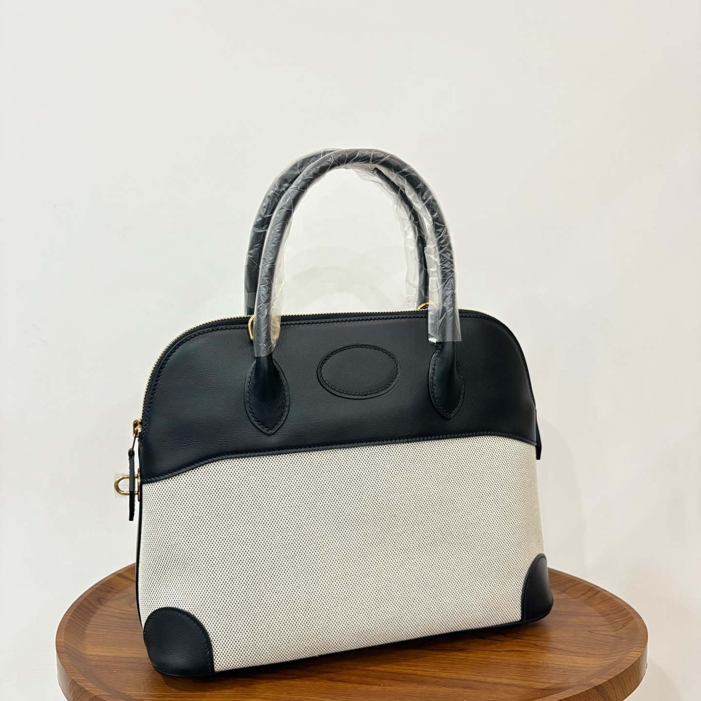 NO:698185,New product Bolide bowling ball 31cm, original imported Swift leather and canvas [panda color] gold buckle, limited edition, counter synchronization, handmade wax thread sewing, pure steel hardware, in stock, Hermes, hermes, stuart weitzman, Hermes,19860909新品 Bolide 保龄球 31cm 原厂进口Swift皮拼帆布【熊猫色】金扣 限量版 专柜同步 手工蜡线缝制 纯钢五金 现货,爱马仕,hermes,stuart weitzman,Hermes,,Bag