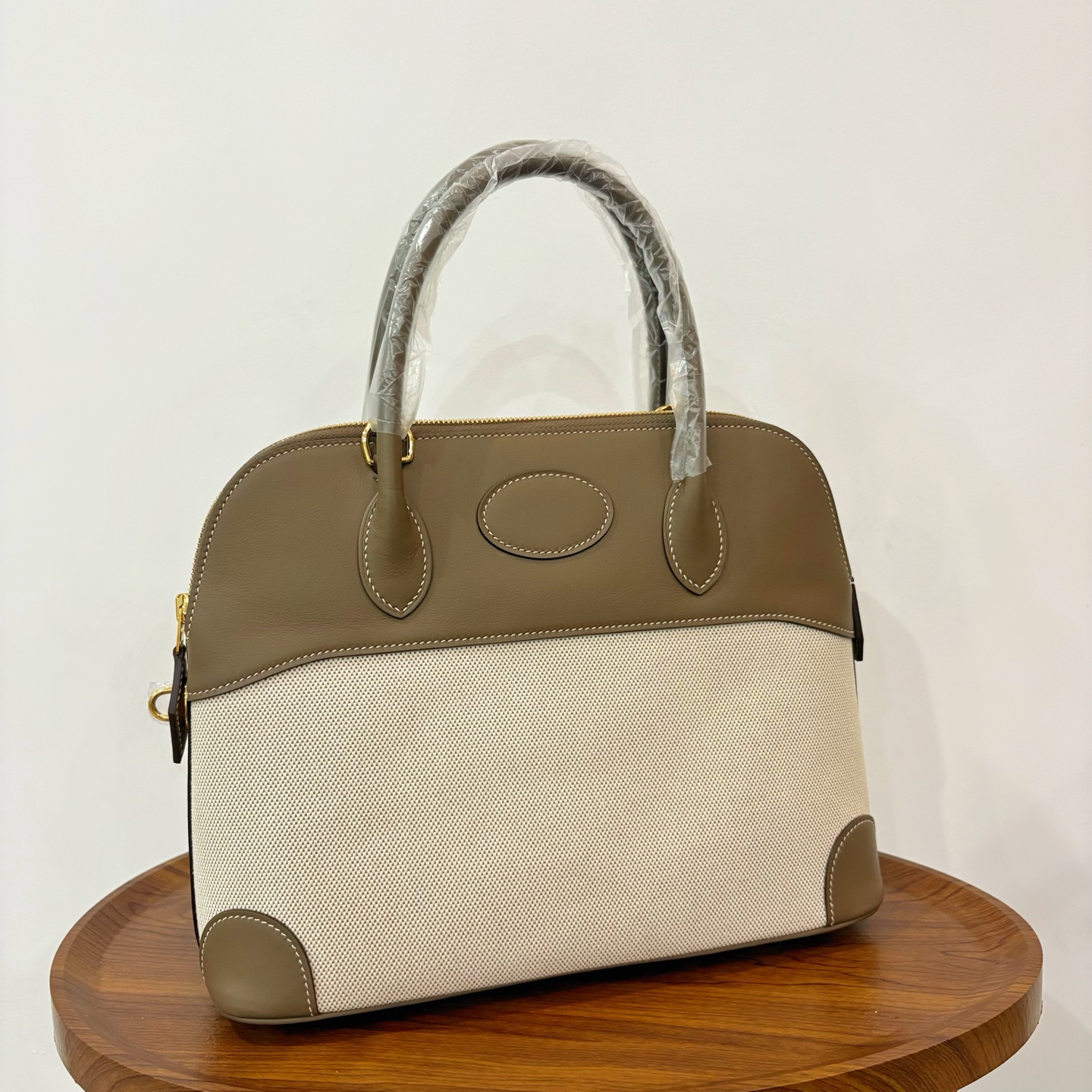 NO:698189,New product Bolide bowling ball 31cm, original imported Swift leather and canvas [elephant gray] gold buckle, limited edition, counter synchronization, handmade wax thread sewing, pure steel hardware, in stock, Hermes, hermes, stuart weitzman, Hermes,19860909新品 Bolide 保龄球 31cm 原厂进口Swift皮拼帆布【大象灰】金扣 限量版 专柜同步 手工蜡线缝制 纯钢五金 现货,爱马仕,hermes,stuart weitzman,Hermes,,Bag