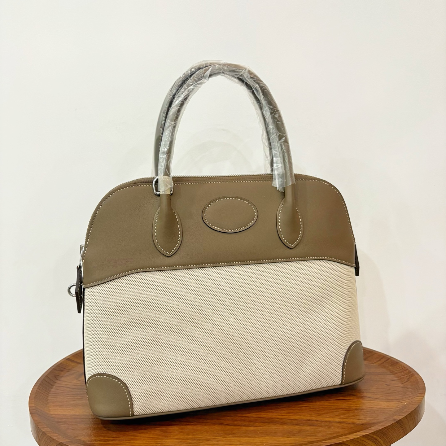 NO:698187,New product Bolide bowling ball 31cm, original imported Swift leather and canvas [elephant gray] silver buckle, limited edition, counter synchronization, handmade wax thread sewing, pure steel hardware, in stock, Hermes, hermes, stuart weitzman, Hermes,19860909新品 Bolide 保龄球 31cm 原厂进口Swift皮拼帆布【大象灰】银扣 限量版 专柜同步 手工蜡线缝制 纯钢五金 现货,爱马仕,hermes,stuart weitzman,Hermes,,Bag