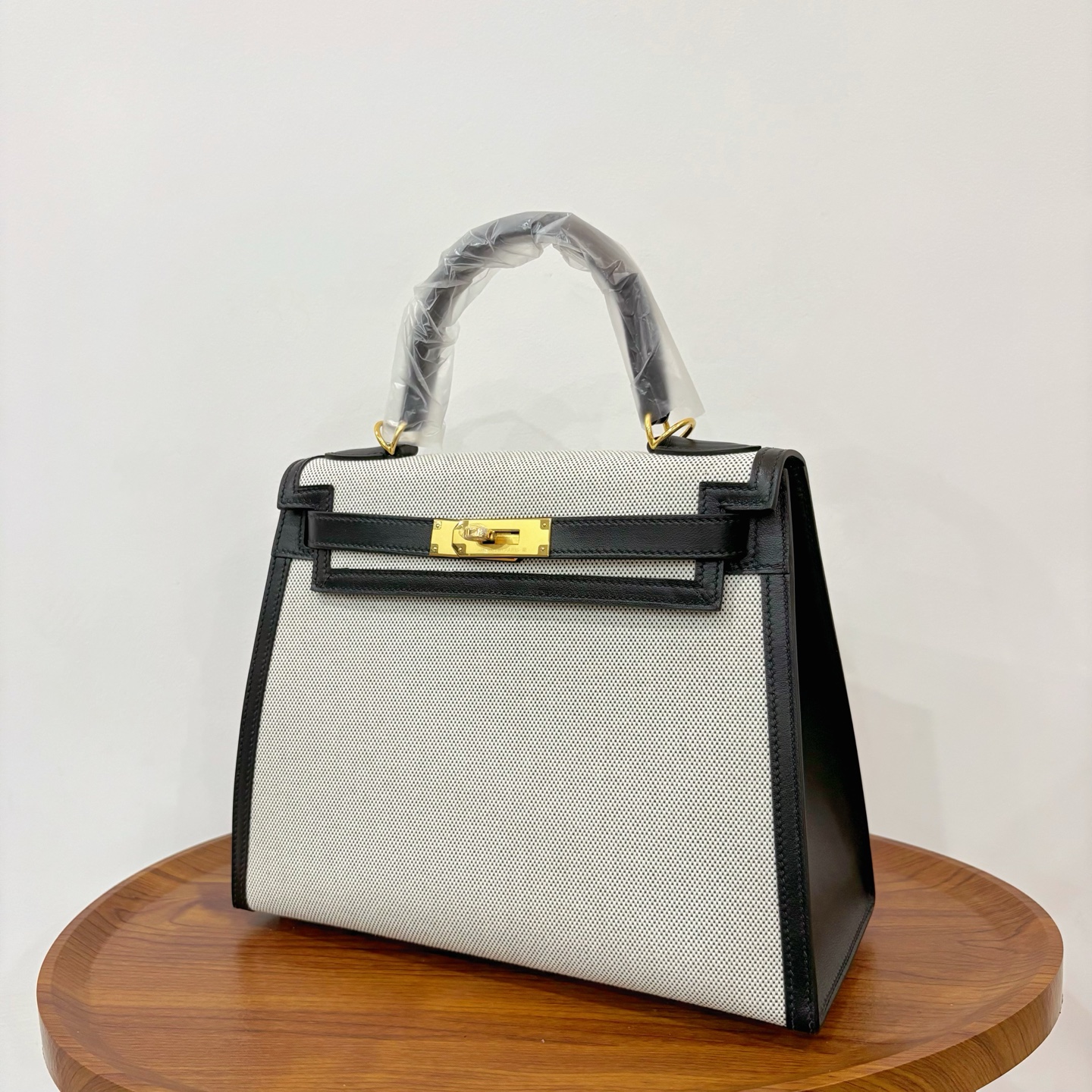 NO:698182,Kelly canvas Kelly bag 28cm, original imported Swift leather and canvas [black] gold buckle, counter synchronization, handmade wax thread sewing, pure steel hardware, in stock, Hermes, hermes, stuart weitzman, Hermes,19860909Kelly 帆布凯莉包 28cm 原厂进口Swift皮拼帆布【黑色】金扣 专柜同步 手工蜡线缝制 纯钢五金 现货,爱马仕,hermes,stuart weitzman,Hermes,,Bag