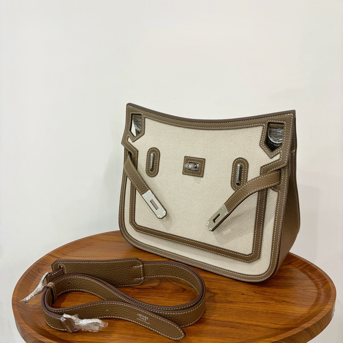 NO:698193,New product for men, Jysiere canvas gypsy 28cm, original imported Togo leather and canvas [elephant gray] silver buckle, same style for men and women, limited edition, counter synchronization, handmade wax thread sewing, pure steel hardware, in stock, Hermes, Hermes,19860909新品 男士专用 Jysiere 帆布吉普赛 28cm 原厂进口Togo皮拼帆布【大象灰】银扣 男女同款 限量版 专柜同步 手工蜡线缝制 纯钢五金 现货,爱马仕,hermes,Hermes,,Bag