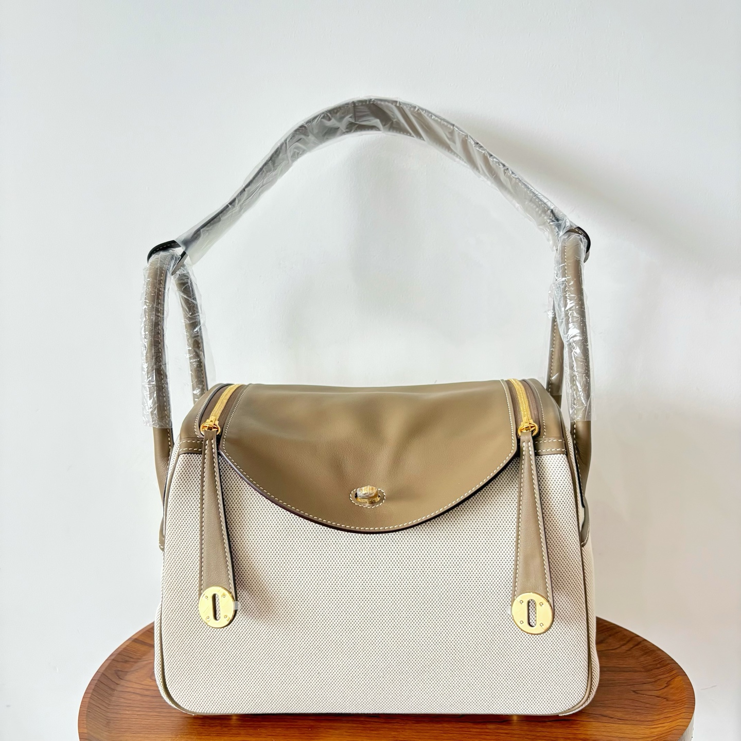 NO:698288,New product Lindy Lindy 30cm imported Swift leather and canvas [elephant gray] gold buckle commuter leisure bag limited edition counter synchronization handmade wax thread sewing pure steel hardware in stock, Hermes, hermes, stuart weitzman, Hermes,19860909新品 Lindy 琳迪 30cm 原厂进口Swift皮拼帆布【大象灰】金扣 通勤休闲包 限量版 专柜同步 手工蜡线缝制 纯钢五金 现货,爱马仕,hermes,stuart weitzman,Hermes,,Bag