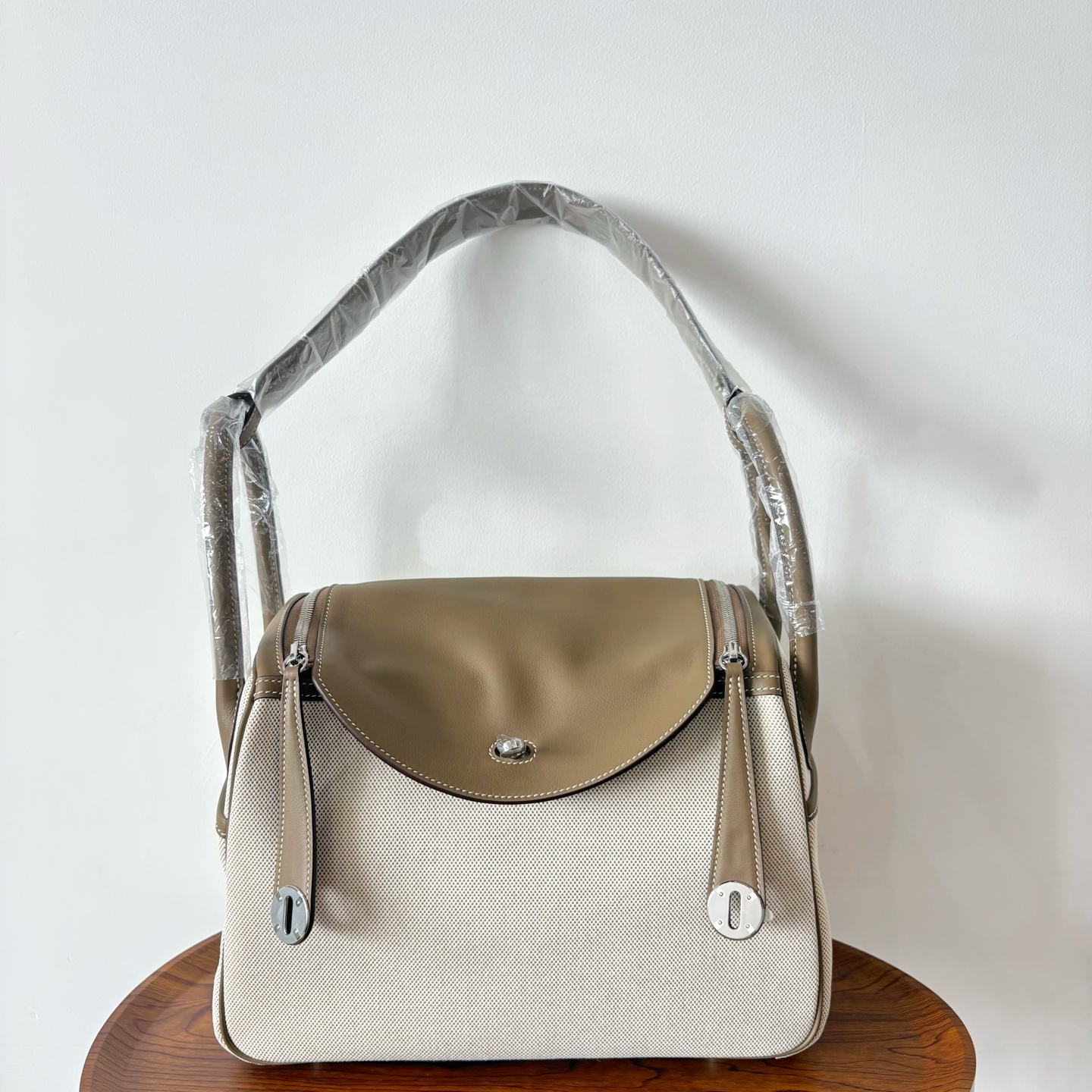 NO:698286,New product Lindy Lindy 30cm imported Swift leather and canvas [elephant gray] silver buckle commuter leisure bag limited edition counter synchronization handmade wax thread sewing pure steel hardware in stock, Hermes, hermes, stuart weitzman, Hermes,19860909新品 Lindy 琳迪 30cm 原厂进口Swift皮拼帆布【大象灰】银扣 通勤休闲包 限量版 专柜同步 手工蜡线缝制 纯钢五金 现货,爱马仕,hermes,stuart weitzman,Hermes,,Bag