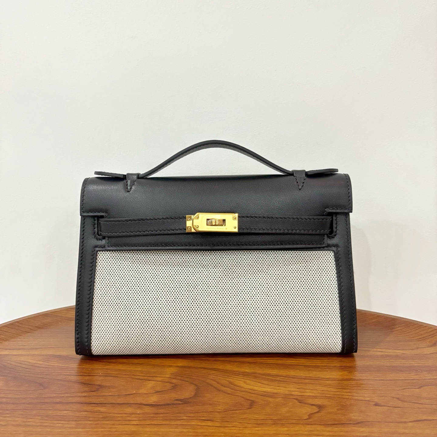 NO:698937,New Product Kelly Generation 22cm Original Imported Swift Leather Patchwork [Black] Gold Buckle Limited Edition Counter Synchronization Handmade Wax Thread Sewing Pure Steel Hardware In Stock, Hermes, hermes, stuart weitzman, Hermes,19860909新品 Kelly 一代 22cm 原厂进口Swift皮拼布【黑色】金扣 限量版 专柜同步 手工蜡线缝制 纯钢五金 现货,爱马仕,hermes,stuart weitzman,Hermes,,Bag