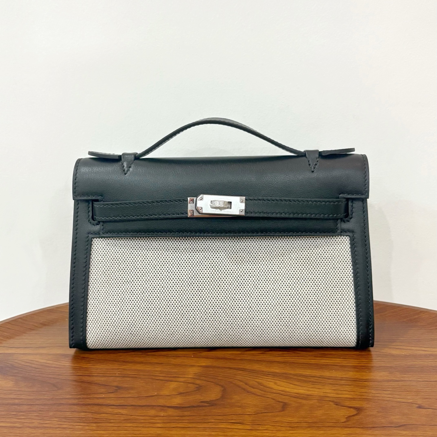 NO:698935,New Product Kelly Generation 22cm Original Imported Swift Leather Patchwork [Black] Silver Buckle Limited Edition Counter Synchronization Handmade Wax Thread Sewing Pure Steel Hardware In Stock, Hermes, hermes, stuart weitzman, Hermes,19860909新品 Kelly 一代 22cm 原厂进口Swift皮拼布【黑色】银扣 限量版 专柜同步 手工蜡线缝制 纯钢五金 现货,爱马仕,hermes,stuart weitzman,Hermes,,Bag