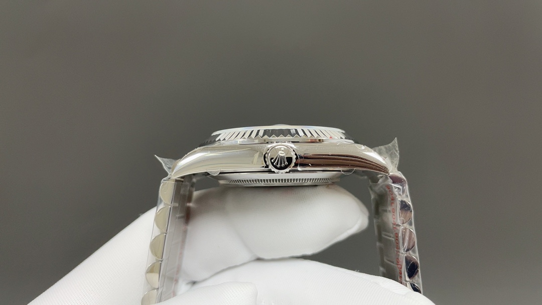 Rolex 今日推荐 星期日历型 40mm 冰蓝盘3235机芯