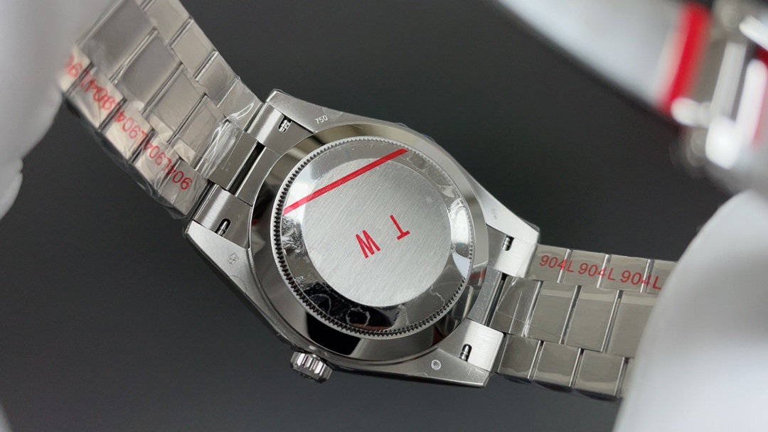 Rolex 今日推荐 星期日历型 40mm 冰蓝盘3235机芯
