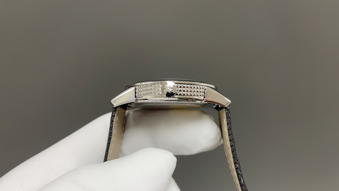 Patek Philippe Calatrava Ref.5226G-001, 40mm, Charcoal Gray Dial, White Gold Case 5 i1729179313 5751 1