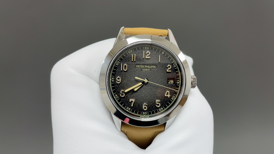 Patek Philippe Calatrava 5226G-001: Classic Design with Luminous Accents 3 i1729179365 1555 3