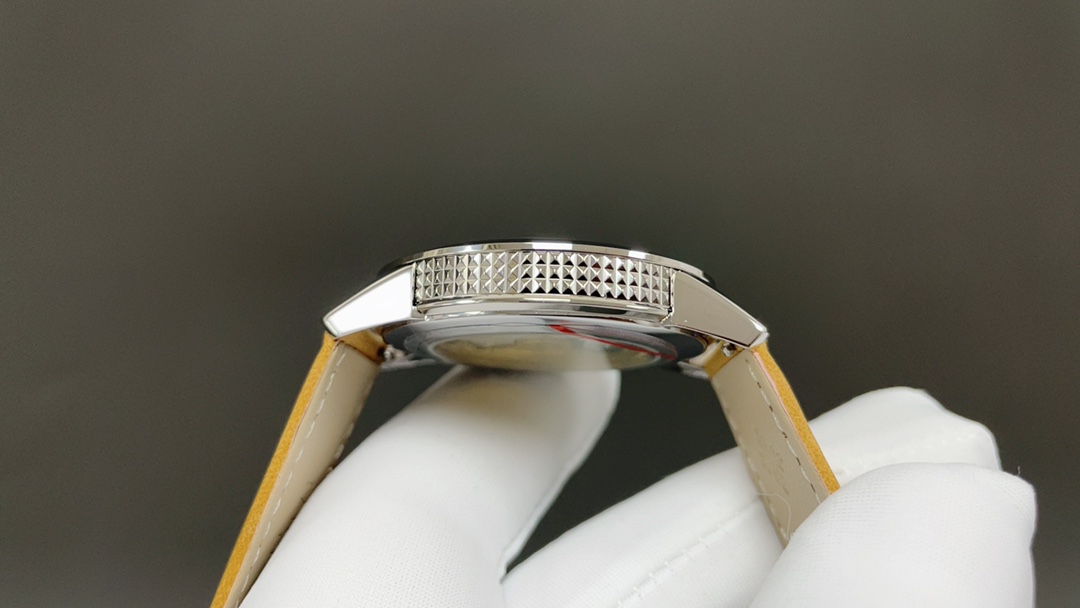 Patek Philippe Calatrava 5226G-001: Classic Design with Luminous Accents 5 i1729179365 1616 4