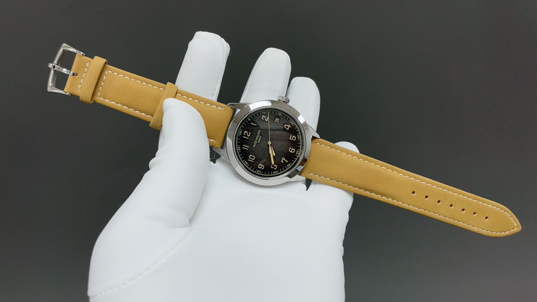 Patek Philippe Calatrava 5226G-001: Classic Design with Luminous Accents 2 i1729179365 4064 2