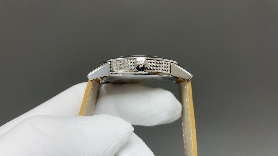 Patek Philippe Calatrava 5226G-001: Classic Design with Luminous Accents 4 i1729179365 6390 1