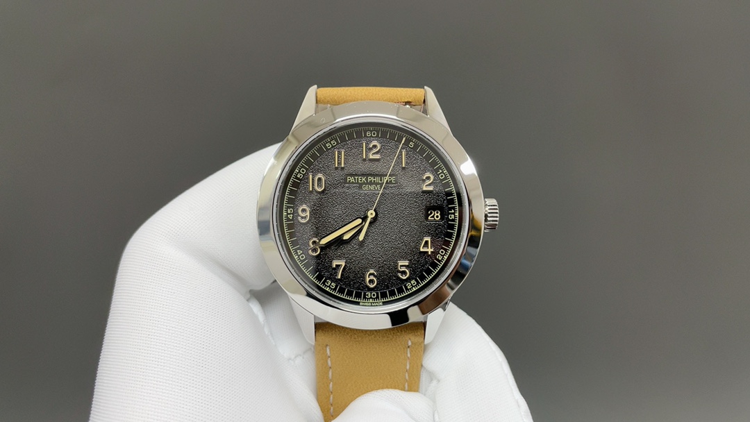 Patek Philippe Calatrava 5226G-001: Classic Design with Luminous Accents 1 i1729179365 9314 0