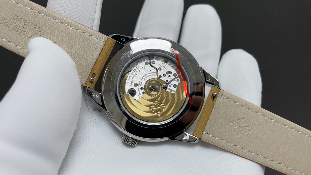 Patek Philippe Calatrava 5226G-001: Classic Design with Luminous Accents 6 i1729179365 9650 6