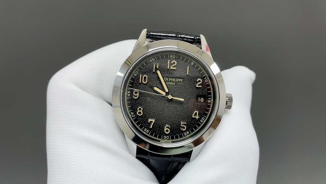 Patek Philippe Calatrava Ref.5226G-001 Classic Watch with Luminous Dial 3 i1729179388 4691 1