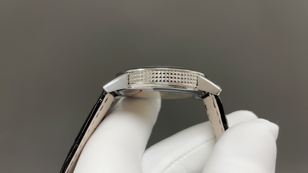 Patek Philippe Calatrava Ref.5226G-001 Classic Watch with Luminous Dial 5 i1729179388 7693 0