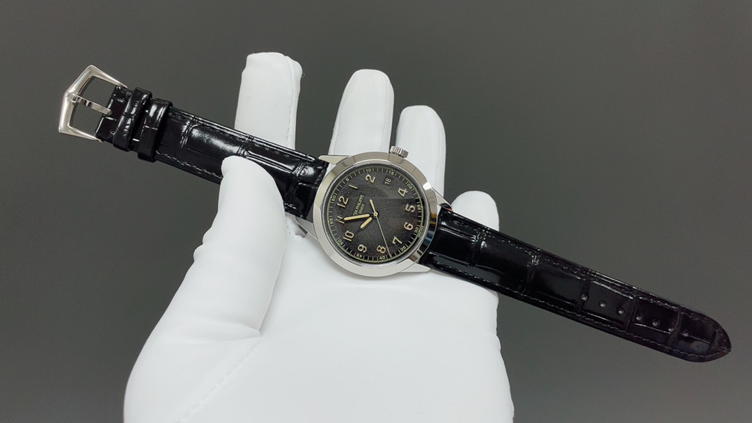 Patek Philippe Calatrava Ref.5226G-001 Classic Watch with Luminous Dial 2 i1729179388 7877 4