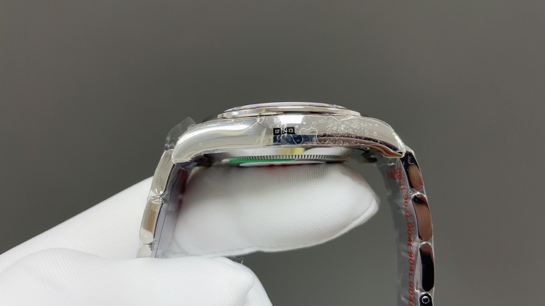 Rolex 今日推荐 新款冰蓝迪 配NFC芯片感应保卡 40mm 顺调4131机