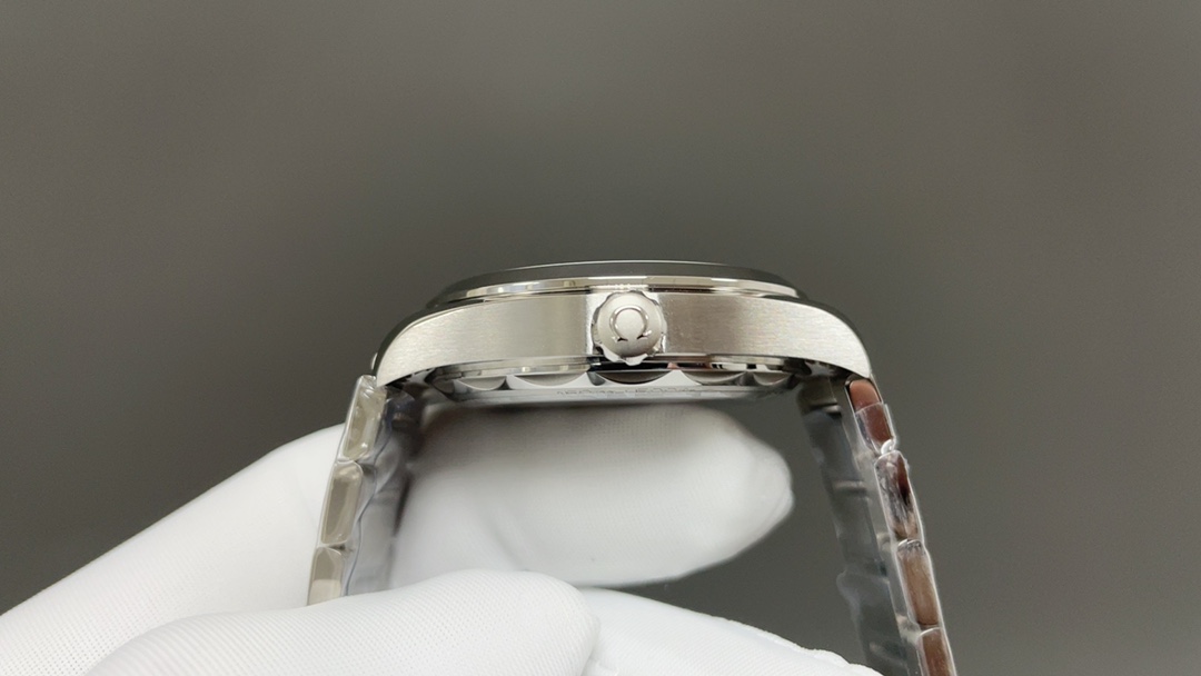Omega 今日推荐 柚木 白壳黑面 41mm 8900机