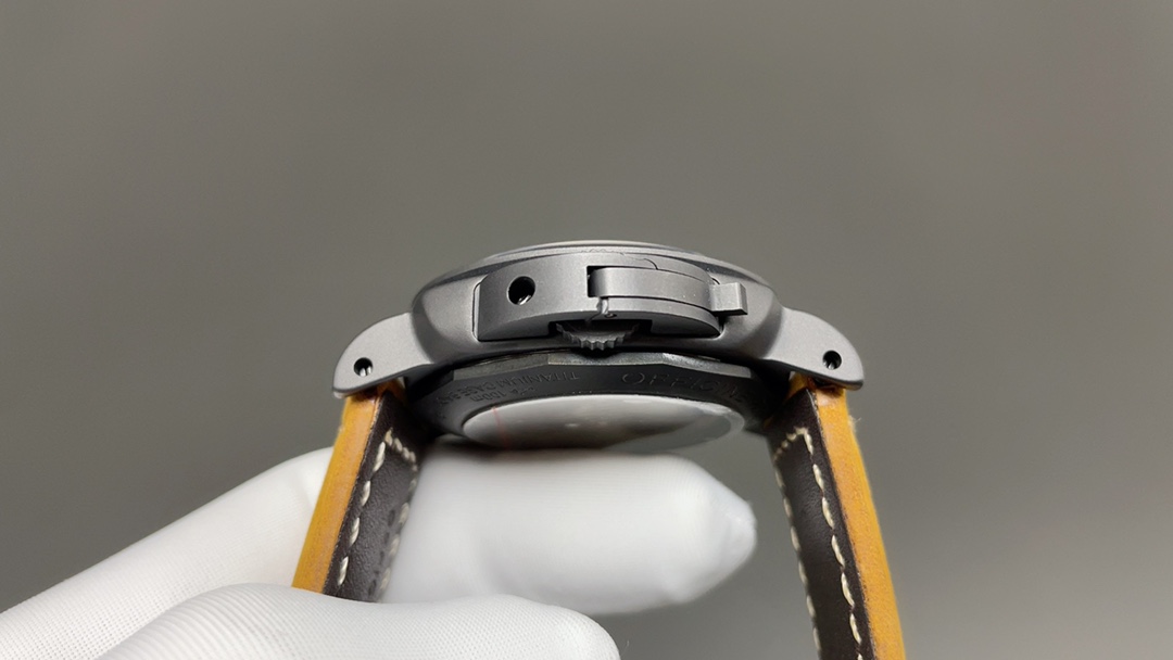Panerai 今日推荐 黑陶瓷 44mm 一体机