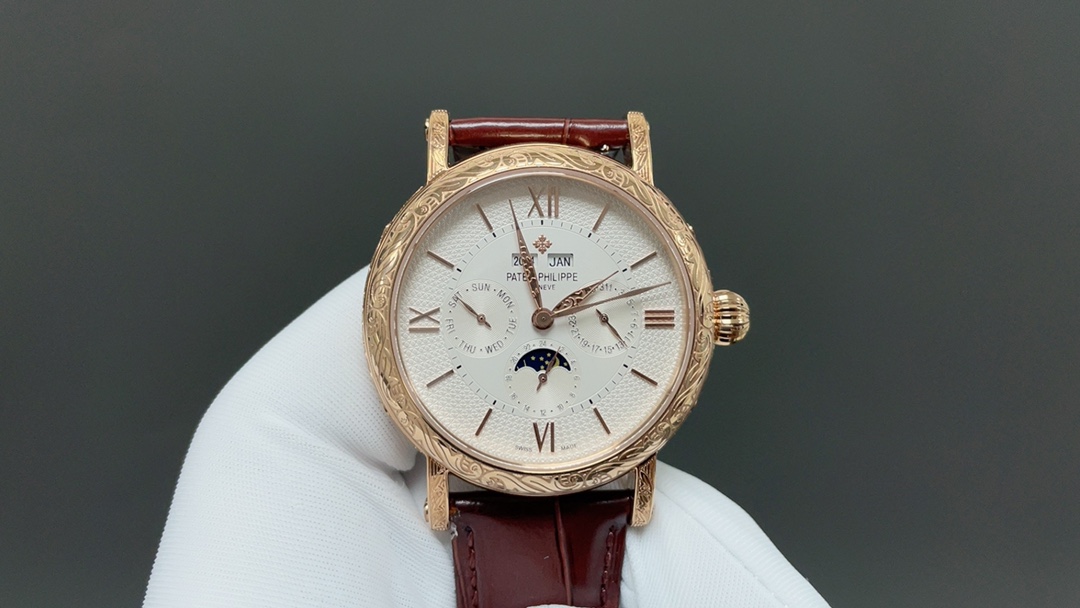 NO:392627,[PP Factory craftsmanship masterpiece, iron marking and silver hook, vigorous and powerful] PP market highest version, high-value new product, simple and retro!  Exquisite craftsmanship!  R69 Carving The best collection of the year - Patek Philippe PP Classical super complex multi-functional perpetual calendar function watch!  1 The team has been carefully designed for more than two years, regardless of cost, dares to be the first, strives for perfection, overcomes many difficulties, and breaks through multi-layer technical bottlenecks. The movement model is CH 29- upgraded version, and the dial is 6 o'clock with the moon phase display and date separation. It is matched with the imitation 324SQ automatic winding movement, with stable quality!  2 [Watch Strap] Classic Italian calf leather strap, clear texture and good texture. It matches the top Patad. Feili Lantern Cuff, which is in the market, and is universally original and stress-free. 3 The elegant Calatrava carved case is extremely personalized!  The 442mm watch diameter is suitable for the public male handset, which is consistent with the counter, and is very business-friendly and casual. PP Factory's craftsmanship is welcome to taste it!  Exquisite recommendations for men's multifunctional mechanical watches, Patek philippe, cowhide19860909【PP Factory 匠心力作 铁划银钩 苍劲有力】PP 市场最高版本 高颜值新品 古朴,复古！精湛的工艺！R69 雕花 年度最佳典藏之作——百达翡丽 PP 古典超级复杂多功能 万年历功能腕表！ 1团队历时两年多精心设计,不计成本,敢为人先,力求完美,克服重重难关,突破多层技术瓶颈,机芯型号为CH 29- 升级版,表盘6点位置是月相显示和日期分拔,搭配仿324SQ自动上链机芯,质量稳定！ 2【表带】经典意大利小牛皮表带,纹路清晰,质感好.搭配圈市面最顶级的百达.翡丽灯笼表扣,通用原装无压力. 3优雅的Calatrava雕花表壳极具个性！ 442毫米的表径适配大众男性手寸,与专柜一致,非常商务可亦休闲. PP Factory匠心力作 欢迎您的品鉴！精致推荐男士多功能机械腕表,,patek philippe,cowhide,Watch
