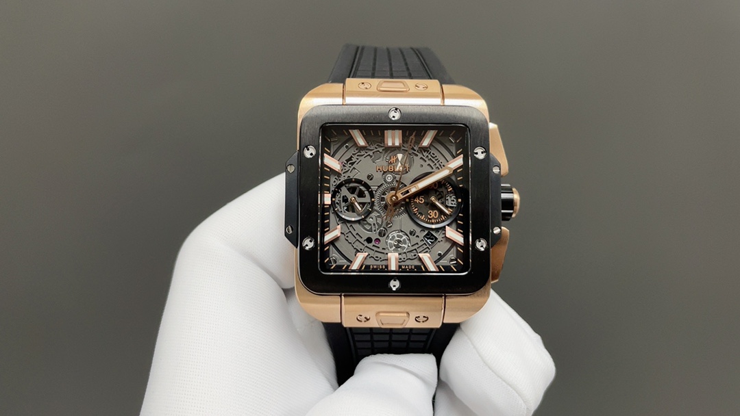 NO:392451,The new core work HUBLOT Hublot watches released the new SQUARE BANG UNICO watch. Hengbao square explosion. The stainless steel creates lightweight and comfortable hands. Sapphire glass is used at all costs. The textured rubber strap from the Big Bang series and the market-acclaimed one-click quick disassembly system. The exclusive Hengbao exclusive modified plywood HUB movement. The chronograph display design replaces the traditional dial. The secret of the internal movement is clearly visible here. The colorful hand texture is impeccable. 45mm ceiling level,19860909全新核心作品HUBLOT 宇舶 表荣耀发布全新SQUARE BANG UNICO腕表 恒宝方形大爆炸 精钢打造轻盈贴手舒适 不计成本采用蓝宝石玻璃 采用源自Big Bang系列的纹理橡胶表带和备受市场赞誉的一键快拆系统 独家恒宝专属改夹板HUB机芯 计时盘显示设计取代了传统表盘 内部机芯的运转奥秘于此一览无遗 七彩纹指针质感无可挑剔 45mm 天花板级别,,Watch