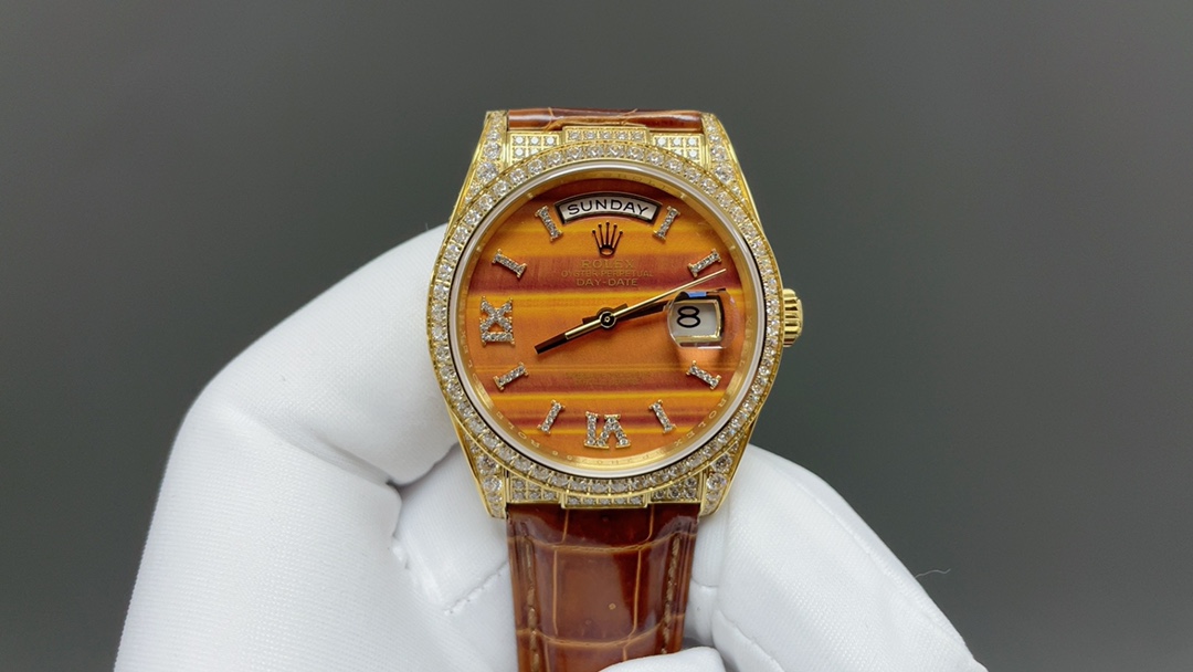 NO:392465,8+Factory Let dreams shine into reality 36MM weekly calendar ceiling super VI hidden model True American crocodile leather, eight-heart eight-arrow Aubo full diamond case and full diamond buckle top matching version (three-color color Roman oil-filled full diamond, color T-diamond full diamond, four-color Opalite diamond, turquoise-malachite-tiger-tiger-sand-grudile quartz-opal-green jade pavé diamond-polar jade-free turquoise-purple gold jade and other scarce dials), crocodile skin198609098+Factory让梦想照进现实 36MM星期日历型天花板超级VI隐藏款 真美洲鳄鱼皮,八心八箭澳宝满钻表壳及满钻表扣顶配版（三色彩色罗马填油满钻,彩色T钻满钻,四色欧珀罗马钻,绿松石—孔雀石—虎眼石—砂金石—红玉髓—赤铁石英—蛋白石—绿玉密镶钻—极地玉—无暇绿松石—紫金玉等各种稀缺表盘）,,crocodile skin,Watch