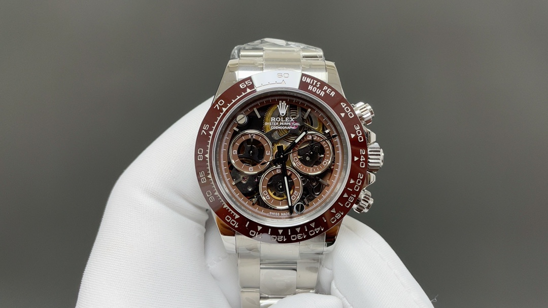 NO:392475,M Modification Rolex A little bit of change injects a new soul. In the long river of time, every watch carries a unique story and memory. However, when classic design meets modern creativity, when traditional craftsmanship meets the pursuit of personality, a wonderful transformation about watch modification begins. Watch modification is by no means a simple part replacement or appearance modification, but a deep exploration and reinterpretation of watchmaking art. It is a perfect fusion of tradition and innovation, and a passionate collision between mechanical craftsmanship and fashion aesthetics. Every modification is like giving a new life to the watch, allowing it to bloom unique brilliance in the passage of time.  Our team of modification masters is composed of a group of professionals who are passionate and persistent about watch art. They are proficient in every detail of watchmaking technology, from the fine adjustment of the movement to the careful design of the dial, from the material selection of the watch strap to the personal customization of the bezel, they all devote their efforts and wisdom. With their superb skills and rich experience, they can turn the watches in your heart into reality and create a time-specific artwork that belongs to you. The modified watches not only look new in appearance, but also achieve a qualitative leap in performance and function. We use top-level watchmaking materials, such as luxury carbon fiber, brilliant gems, etc., to give the watch excellent texture and durability. At the same time, through the optimization and upgrading of the movement, the accuracy and stability of the watch are improved, so that you can also feel the ultimate essence of watchmaking craftsmanship while enjoying the charm of fashion.  Whether it is pursuing classic reproduction with retro charm or fashion innovation that shows the sense of modern technology; whether it is unique customization that highlights personal taste, or cross-border design that integrates multicultural elements, we can meet every need and expectation of watch modification. Let your watch no longer be a monotonous timer tool, but a fashionable accessory that highlights your unique style and personal charm, and is the focus of you that you can confidently wear in any occasion. In this ever-changing era, let us embark on an extraordinary journey of watch modification, reshape time with creativity and enthusiasm, and let every second pass become a wonderful bloom of personality and taste, rolex19860909M改装 劳力士 一点小改动 注入新灵魂 在时光的长河中,每一块手表都承载着独特的故事与记忆.然而,当经典的设计遇上现代的创意,当传统的工艺邂逅个性的追求,一场关于手表改装的奇妙变革就此拉开帷幕. 手表改装,绝非简单的零件替换或外观修饰,而是一场对制表艺术的深度探索与重新演绎.它是传统与创新的完美融合,是机械工艺与时尚美学的激情碰撞.每一次改装,都如同赋予了手表新的生命,让它在岁月的流转中绽放出独一无二的光彩. 我们的改装大师团队,由一群对手表艺术充满热忱与执着的专业人士组成.他们精通制表工艺的每一个细节,从机芯的精细调校到表盘的精心设计,从表带的材质选择到表圈的个性定制,无一不倾注着他们的心血与智慧.凭借着精湛的技艺和丰富的经验,他们能够将您心中的梦想手表变为现实,打造出专属于您的时间艺术品. 改装后的手表,不仅在外观上焕然一新,更在性能与功能上实现了质的飞跃.我们选用顶级的制表材料,如奢华的碳纤维、璀璨的宝石等,为手表赋予了卓越的质感与耐久性.同时,通过对机芯的优化升级,提升了手表的精准度与稳定性,让您在享受时尚魅力的同时,也能感受到制表工艺的极致精髓. 无论是追求复古韵味的经典复刻,还是展现现代科技感的时尚创新；无论是彰显个性品味的独特定制,还是融合多元文化元素的跨界设计,我们都能满足您对手表改装的每一个需求与期待.让您的手表不再是千篇一律的计时工具,而是成为彰显您独特风格与个性魅力的时尚配饰,是您在任何场合都能自信佩戴的焦点之作. 在这个瞬息万变的时代,让我们一同踏上手表改装的非凡之旅,用创意与热情重塑时光,让每一秒的流逝都成为个性与品味的精彩绽放,,rolex,Watch