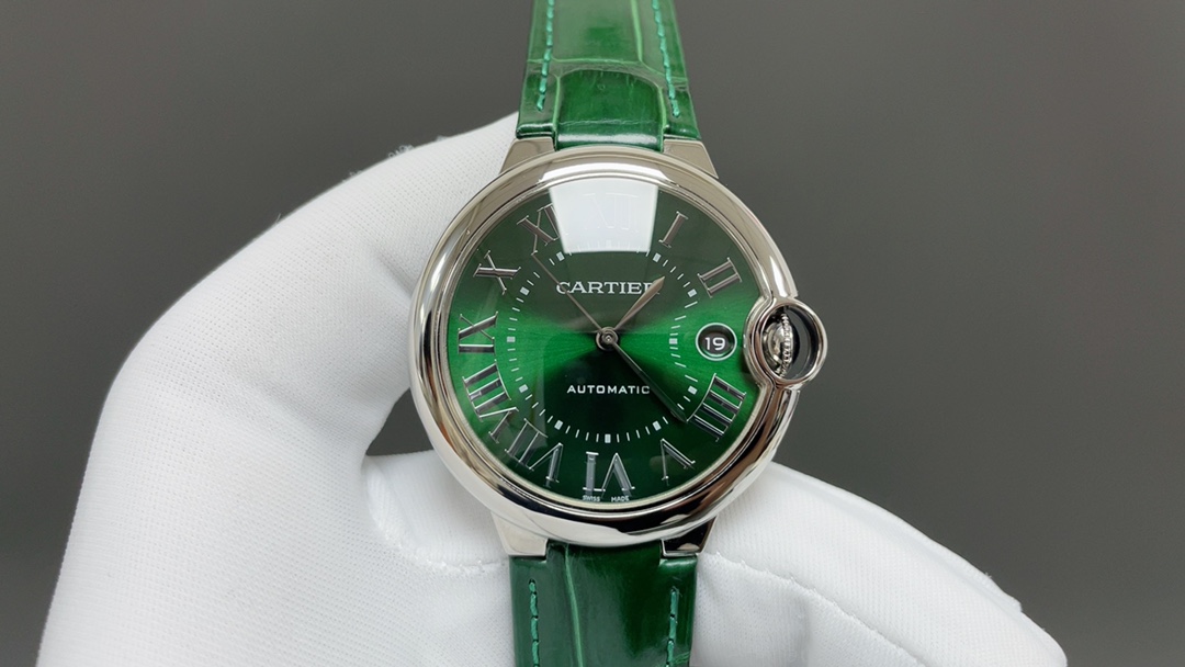 NO:392481,CH shocked on the market, sincere products, latest version of quick release green balloon 40mm 1. High money to create quick release, double snap buckle, belt, free hand replacement 10 seconds 2. Tianjin 2824 fully automatic mechanical movement, noise reduction, stronger battery life, original 1847 trolley piece 3. Five-layer fish mesh sapphire glass, burning steel blue needle 4. Literal original mold opening dark green 5. Sapphire handle head, purple light turns ruby ​​6. Steel shell steel belt adopts 316, cnc process to ensure no burr defects 7. One card, one code, three codes in one, no repetition, no garbled CH has launched other size quick release steel belt belts, genuine comparison pictures, one table and two wear, treat all watch friends with good intentions, welcome to taste,19860909CH震撼上市 诚意之品 最新版快拆绿气球 40mm 1.重金打造快拆 双按扣 皮带 徒手10秒随便更换 2.天津2824全自动机械机芯 降噪无声 续航能力更强 原装1847陀片 3.五层鱼目蓝宝石玻璃 烧钢蓝针 4.字面原装开模墨绿色 5.蓝宝石把头 紫光灯下变红宝石 6.钢壳钢带采用316,cnc工艺 保证没有任何毛刺瑕疵 7.一卡一码 三码合一 不重复 不乱码 CH陆续推出其他尺寸快拆钢带皮带 正品对比图 一表二戴 用心良苦对待各位表友,欢迎品鉴,,Watch