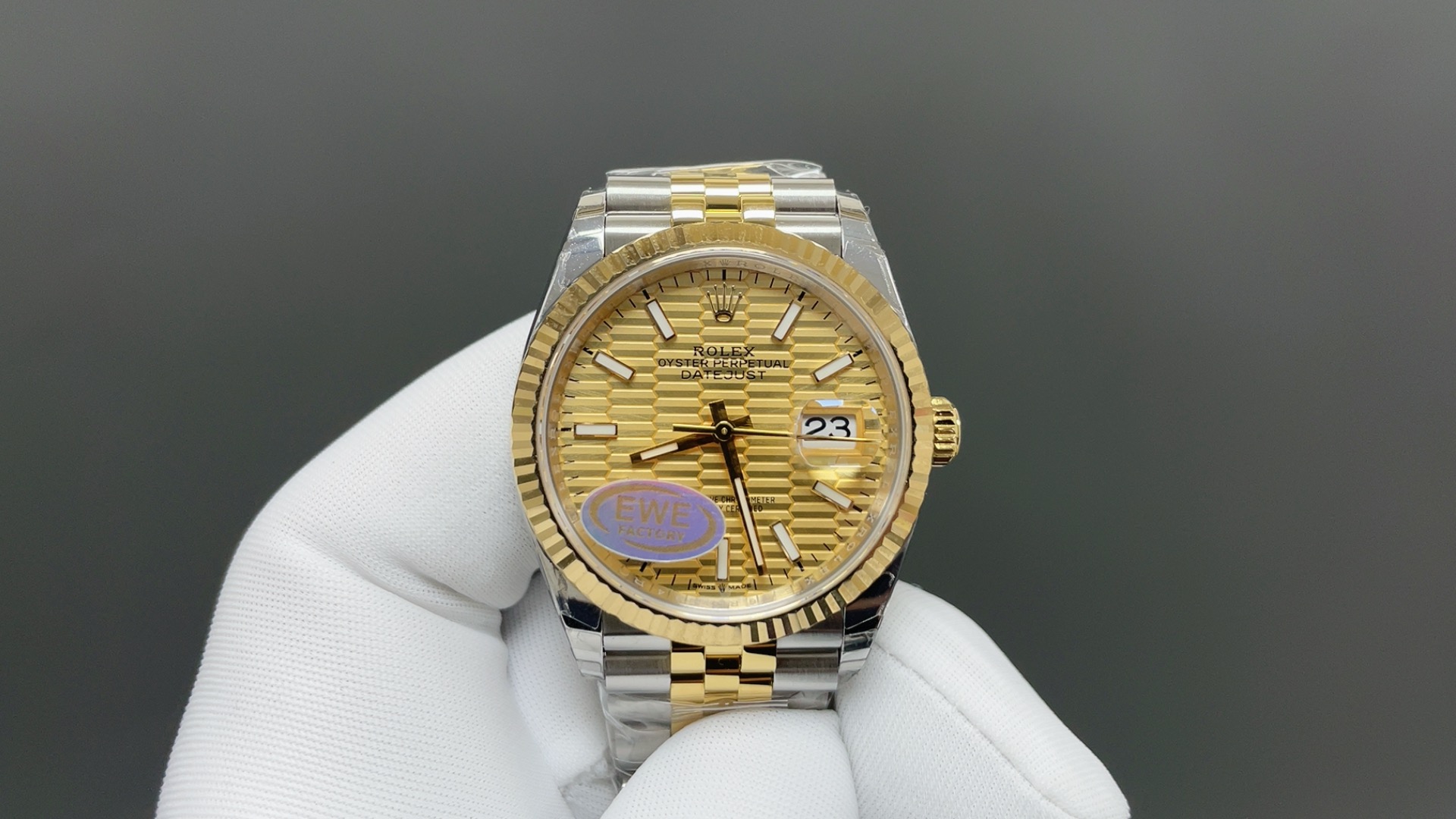 NO:882192,Today’s recommended EWE diary, golden wave pattern, 36mm machine, top quality, real shots of shipment,19860909今日推荐EWE 日志 间金海浪纹 36mm 机 顶级品质 出货实拍,,Watch