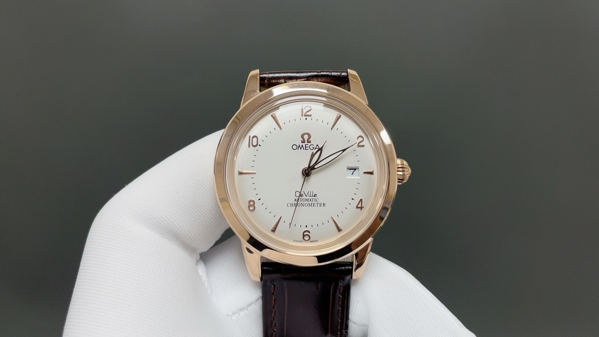 NO:821447,2026 hot new style Omega - new pot lid, using 3D blue light three-dimensional glass, with imported movement (zero repair), Italian soft and comfortable ultra-thin cowhide, diameter 40mm, (super waterproof), high-end quality and superior quality, please look for exclusive quality!  Welcome to reprint,,omega,cowhide198609092026火热新款式 欧米茄-新款锅盖,采用3D蓝光立体版玻璃,搭配进口机芯（零返修）,意大利柔软舒适超薄牛皮,直径40mm,（超强防水）,高端品质 质量优越,请认准独家品质！欢迎转载,,omega,cowhide,Watch