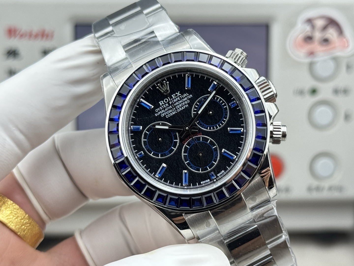 NO:858920,HEH modified customized hidden model!  Dandong 4801/movement!  Daytona launches hidden models every year. These styles will not appear in the product catalog. In theory, hidden model modifications are only for the brand’s super VIPs.  The modified watch not only has a new look in appearance, but also achieves a qualitative leap in performance and function. We use top watchmaking materials, such as luxurious carbon fiber, bright gemstones, etc., to give the watch excellent texture and durability. At the same time, through the optimization and upgrading of the movement, the accuracy and stability of the watch are improved, allowing you to enjoy the fashionable charm while also feeling the ultimate essence of watchmaking craftsmanship. Sapphire silver stone dial  Pigeon blood red ruby dial Pink crystal gemstone (Pink Panther) Colored gemstone rainbow (Phantom) Amber topaz (large yellow croaker) Imperial emerald (skeleton) Glacier sapphire (glacier blue) Imperial emerald (platinum green) The darling of the collection world, it exists like a physical explosion. Distinguished super VIP players, you deserve to have the hidden limited edition!  In this era of rapid development, let us embark on the extraordinary road of watch modification together, reshaping time with ingenuity and infinite creativity, so that every carefully designed and customized hidden model can bloom brilliantly.19860909HEH改装定制隐藏款！丹东4801/机芯！ 迪通拿每年都会推出隐藏款.这些款式,不会出现在产品册上,隐藏款改装理论上只面向品牌的超级vip. 改装后的手表,不仅在外观上焕然一新,更在性能与功能上实现了质的飞跃.我们选用顶级的制表材料,如奢华的碳纤维、璀璨的宝石等,为手表赋予了卓越的质感与耐久性.同时,通过对机芯的优化升级,提升了手表的精准度与稳定性,让您在享受时尚魅力的同时,也能感受到制表工艺的极致精髓. 蓝宝石银耀石表盘 鸽血红红宝石 表盘 粉水晶宝石（粉红豹） 彩色宝石彩虹（幻影） 琥珀黄宝石（大黄鱼） 帝王绿宝石（镂空） 冰川蓝宝石（冰川兰） 帝王绿宝石（白金绿） 收藏界宠儿 实物炸裂般的存在. 尊贵的超级VIP玩家,隐藏限量款您值得拥有！ 在这个飞速发展的时代,让我们一同踏上手表改装的超凡之路,用匠心精神与无限创意重塑时光,让每一款精心设计定制隐藏款都能精彩绽放,,Watch