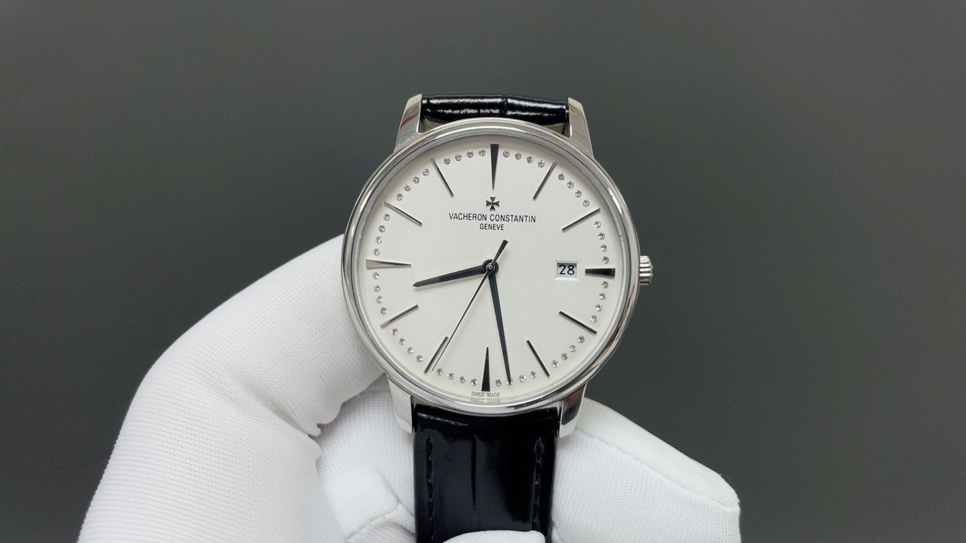 NO:882276,[2026 Wall Crack recommends the highest replica V4 upgraded version on the market, the Vacheron Constantin watch!  】 1 [Case] Size 40MMX9MM, perfectly round case, with slightly isolated lug design, making it more suitable for the wearer's wrist. Each finished case needs to undergo MK's strict quality control to restore the unique texture of the original. 2 [Movement] Steel wheels and other components are carefully decorated by MK watchmakers, and the automatic oscillating weight is plated with 18k gold, maximizing the original exquisite craftsmanship.  3 [Mirror] The two sapphire glass mirrors on the front and rear are treated with anti-vertigo coating. 4 [Strap] Double-layer Italian calfskin, with Maltese cross pin buckle. A sincere work, you are welcome to appreciate it,,vacheron,cowhide19860909【2026墙裂推荐市场最高复刻 V4升级版本 江诗丹顿腕表！】 1【表壳】尺寸40MMX9MM,完美圆形的表壳,搭配微孤式表耳设计,使之更加贴合佩戴者的手腕.每一个成品壳套,都需经过MK严格的质量把控,方能还原正品独特的质感. 2【机芯】钢轮等部件均由MK制表师精工装饰,自动摆陀更是镀有18k金,最大限度呈现原装精湛的工艺水平. 3【表镜】前后两片蓝宝石玻璃镜面,均有防眩晕镀膜处理. 4【表带】双层意大利小牛皮,搭配马耳他十字针扣. 诚意之作 欢迎您的品鉴,,vacheron,cowhide,Watch