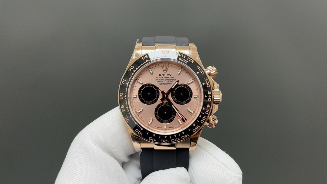 NO:924273,FH factory V2 cost-effective counterweight Diton is available. 1. It adopts 904L fine steel casing with internal counterweight. It does not require thickening and weighting of the bottom cover, and the full tungsten steel case!  FH promises that the skin will not peel off, the color will not fade, and it can be gold-filled!  The only one on the market!  The weight is 153g, which is infinitely close to the original. The diameter of the watch matches the original gold size of 40MM, and the thickness is 12.2MM!  The bottom of the case is embossed with four original precious metal stamps!  2 Comes with original substitute dial, hands, and high-transparent sapphire glass mirror regardless of cost!  The ceramic ring scale is coated with platinum filler, which will not turn black or blurry!  The dial and hands are made of luminous filling powder imported from Switzerland, matching the ice sapphire blue luminous color, which is long-lasting and bright!  Paired with a rubber strap containing memory steel, an integrated buckle made of 904L stainless steel, and an original push-pull pulley technology synchronized internally!  3 There are two options for the high-end version. 1. The old Daytona is equipped with Shanghai JH-4130 integrated movement. 2. The new Daytona is equipped with Shanghai JH-4131 integrated movement. (It is not modified by other factories on the market using cheap movements.) Movement power reserve 72 hours + FH factory focuses on high quality - conscience price - to satisfy you who pursue perfection!  Welcome to taste,gold19860909FH factory V2性价比配重迪通拿到齐 1采用904L精钢包壳内部配重,拒绝底盖加厚加重、全钨钢材质表壳！FH承诺不掉皮不掉色可包金！市面独一家！重量153g,无限接近原装.表径对版原装黄金尺寸40MM,厚度12.2MM！表壳底部均压印对版原装四个贵金属印记！ 2不计成本搭配原装代用表盘、指针、高透蓝宝石玻璃镜面！陶瓷圈口刻度采用白金填充物涂层,不发黑不模糊！表盘、指针均采用瑞士进口夜光填充粉,对版冰宝蓝夜光颜色,持久光亮！搭配内含记忆钢片橡胶表带,904L精钢打造一体表扣,内部同步原装推拉滑轮技术！ 3高配版本有两个选择 1老款迪通拿搭载上海JH-4130一体机芯. 2新款迪通拿则搭载上海JH-4131一体机芯.（非市面上其他工厂采用廉价机芯改） 机芯动力储备72小时+ FH factory主打高品质--良心价--满足追求完美的你！欢迎品鉴,,gold,Watch