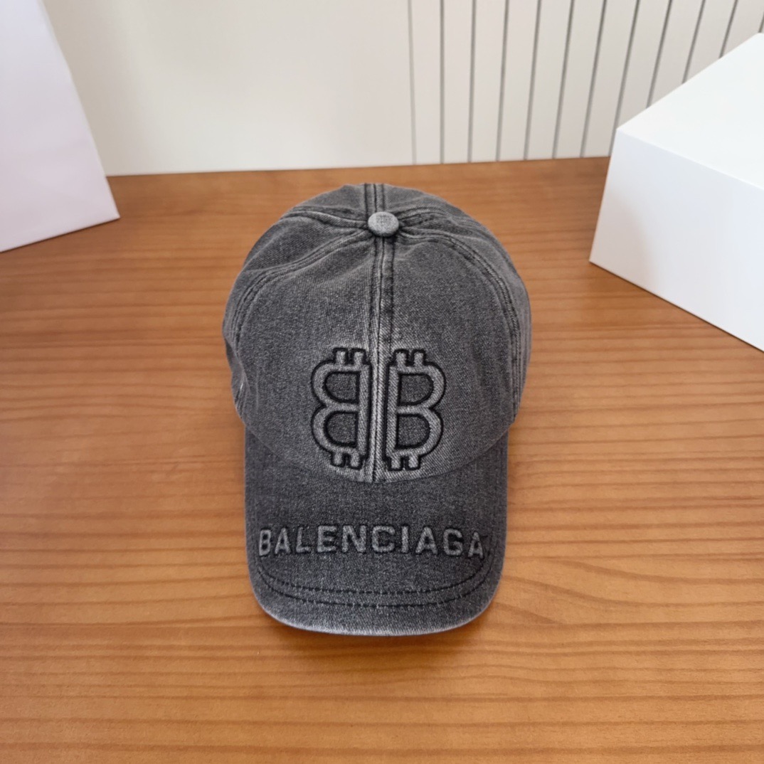 

新品Balencia*a 巴黎世家刺绣字母新款棒球帽
现货秒发🧢简约时尚超级无敌好看的帽子！情侣款！