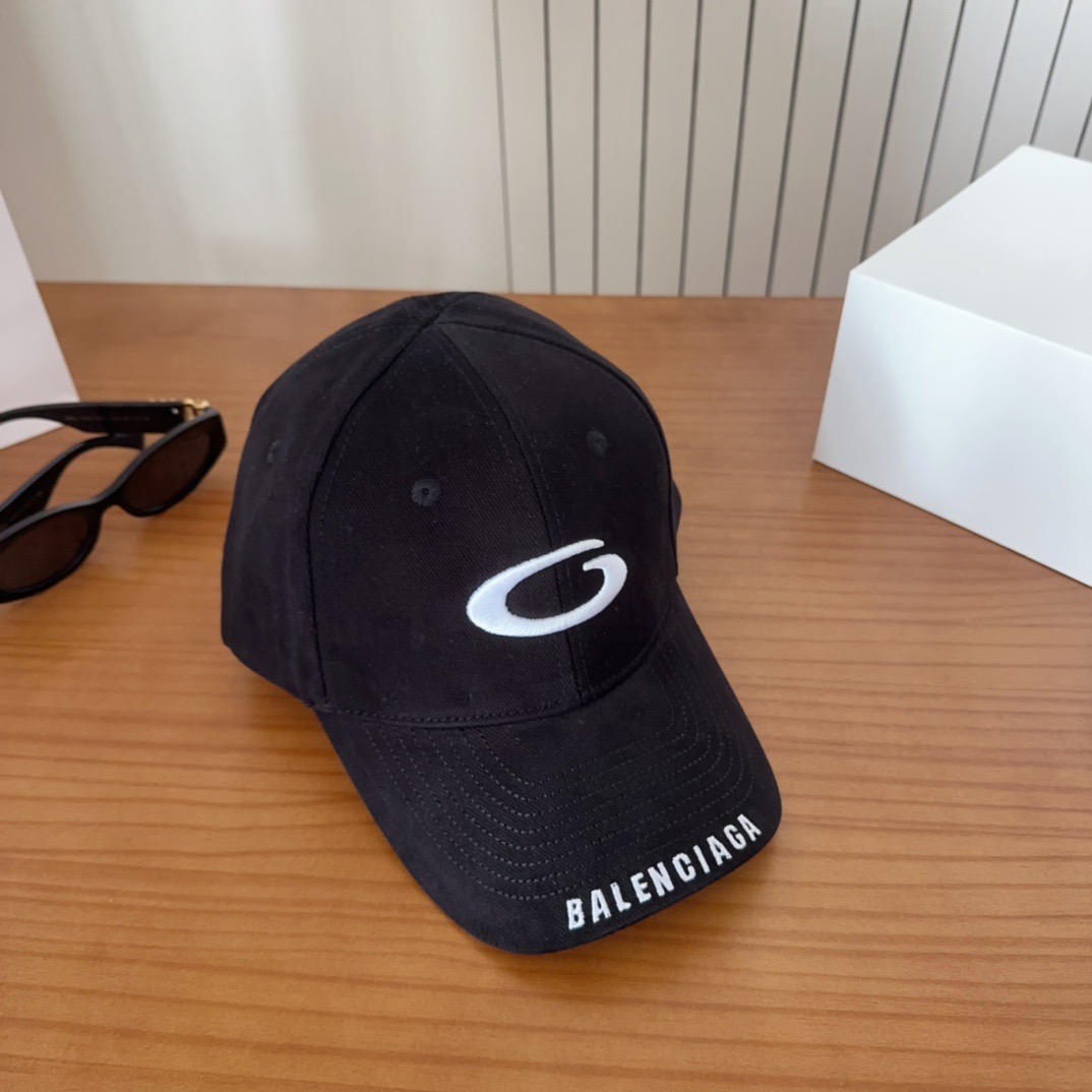 BALENCIAGA巴黎世家新款洗水棒球帽，很酷的色系，男女佩戴都有不同style，第一批抢先出货！巴黎